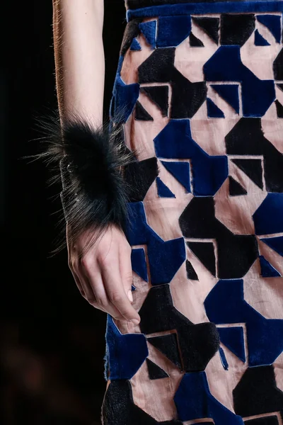 Look 97